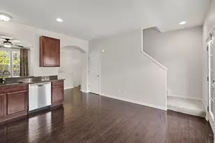 27898 Hopkins Dr, Novi, MI 48377 - Photo 5