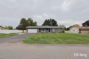 8742 Shadowbrook Dr, Jenison, MI 49428 - Photo 33