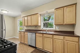 4725 Burgis Ave SE, Kentwood, MI 49508 - Photo 7