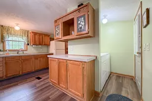 24599 Linden St, Dowagiac, MI 49047 - Photo 11