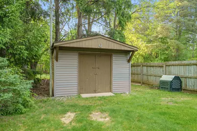 1077 Riverside Drive, Battle Creek, MI 49015 - Photo 33