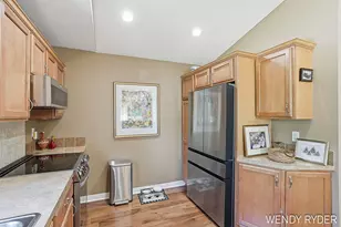 245 E Timberlake Dr, Holland, MI 49424 - Photo 7