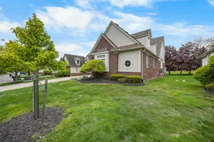 22273 Abington Dr, Farmington Hills, MI 48335 - Photo 3