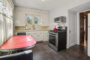 921 Ireland Ave, Muskegon, MI 49441 - Photo 11