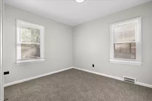 10042 Grayton St, Detroit, MI 48224 - Photo 13