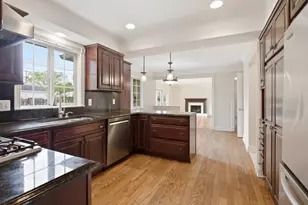 653 Perrien Pl, Grosse Pointe Woods, MI 48236 - Photo 19