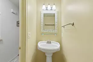 7117 Medallion Dr, Lansing, MI 48917 - Photo 9