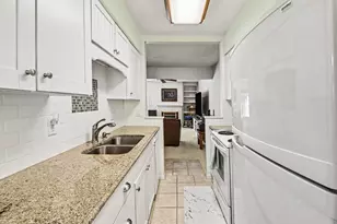 7117 Medallion Dr, Lansing, MI 48917 - Photo 7
