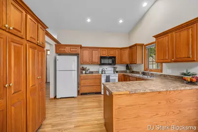 2038 Palmerton Court NE, Grand Rapids, MI 49505 - Photo 13