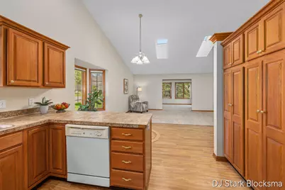 2038 Palmerton Court NE, Grand Rapids, MI 49505 - Photo 11