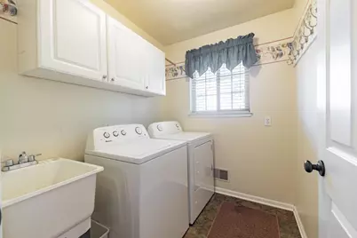 22006 Cherrywood Road, Woodhaven, MI 48183 - Photo 17