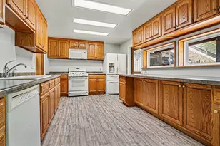 10165 S 29th St, Scotts, MI 49088 - Photo 9