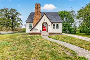 1216 W Broadway Ave, Muskegon, MI 49441 - Photo 1