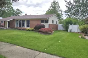 2410 Middlefield Rd, Trenton, MI 48183 - Photo 5
