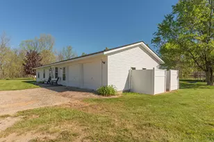 12199 N Meridian Rd, Pleasant Lake, MI 49272 - Photo 9