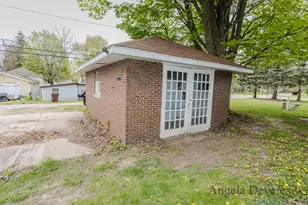 110 E Main St, Edmore, MI 48829 - Photo 43
