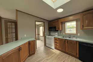 388 Laurel Dr, Monroe, MI 48161 - Photo 5