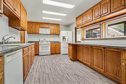 10165 S 29th Street, Scotts, MI 49088 - Photo 9