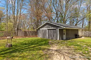 10950 Debbie Dr, Greenville, MI 48838 - Photo 3