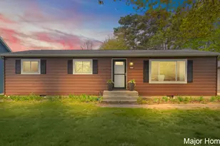 1015 Vogel St, Ludington, MI 49431 - Photo 1