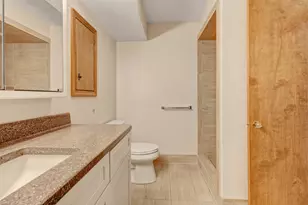 643 Crestview St, Holland, MI 49423 - Photo 33