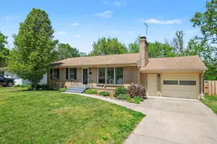 725 Parkway Dr NE, Grand Rapids, MI 49525 - Photo 1