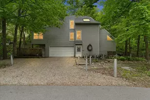604 Pine Ln, Sawyer, MI 49125 - Photo 1