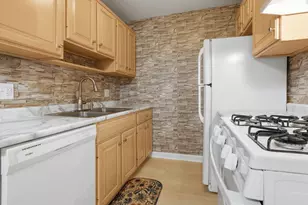 45315 Kensington St, Utica, MI 48317 - Photo 9