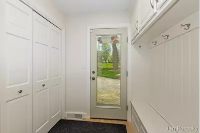 1646 Laurel Avenue SE, Grand Rapids, MI 49506 - Photo 13
