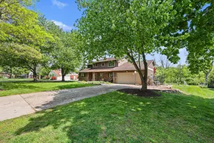 2728 Holyoke Ln, Ann Arbor, MI 48103 - Photo 3