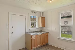 28 E Henry St, River Rouge, MI 48218 - Photo 3