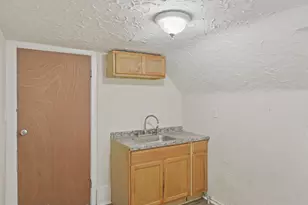 28 E Henry St, River Rouge, MI 48218 - Photo 9
