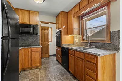 709 W Highland Boulevard, Battle Creek, MI 49015 - Photo 9