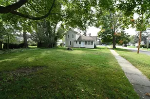 501 E Paw Paw St, Paw Paw, MI 49079 - Photo 3
