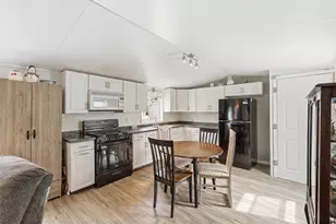 4446 Jardin Dr NW, Walker, MI 49534 - Photo 7