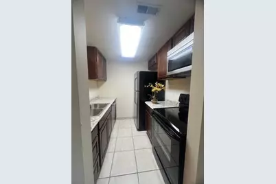 1472 W Chateau Vert Street #D, Ypsilanti, MI 48197 - Photo 9