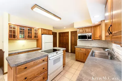 1746 Edgewood Avenue SE, Grand Rapids, MI 49506 - Photo 11
