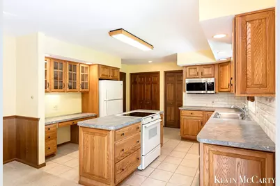 1746 Edgewood Avenue SE, Grand Rapids, MI 49506 - Photo 9