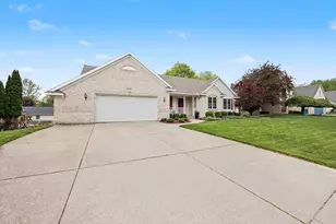 2045 Meadowdale Dr NW, Grand Rapids, MI 49504 - Photo 5