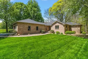 2400 Pine Hill Ct, Saint Joseph, MI 49085 - Photo 3