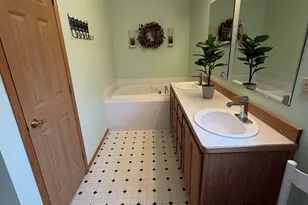 8876 Swancrest Dr, Saginaw, MI 48609 - Photo 11