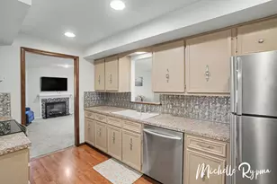 840 Brook Village Ct, Holland, MI 49423 - Photo 15