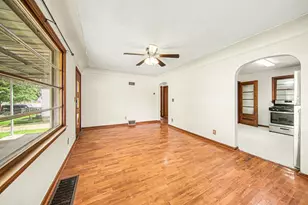 853 Addison, Adrian, MI 49221 - Photo 9