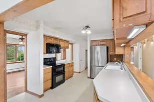 415 Ridgeway St, Saint Joseph, MI 49085 - Photo 9