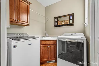 2320 Red Oak Court NW, Grand Rapids, MI 49504 - Photo 11