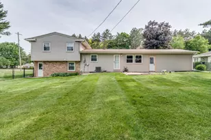 359 S Hills Dr, Battle Creek, MI 49015 - Photo 3