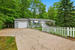 8759 Brower Lake Dr NE, Rockford, MI 49341 - Photo 9