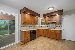24447 Bloomington Ct, Franklin, MI 48025 - Photo 5