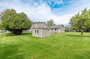 817 Oak St, Manistee, MI 49660 - Photo 31