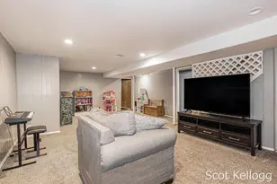 1426 Lewison Ave NE, Grand Rapids, MI 49505 - Photo 21